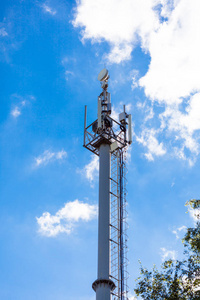数字4G系统手机信号塔顶部空间 通信设备的奥秘